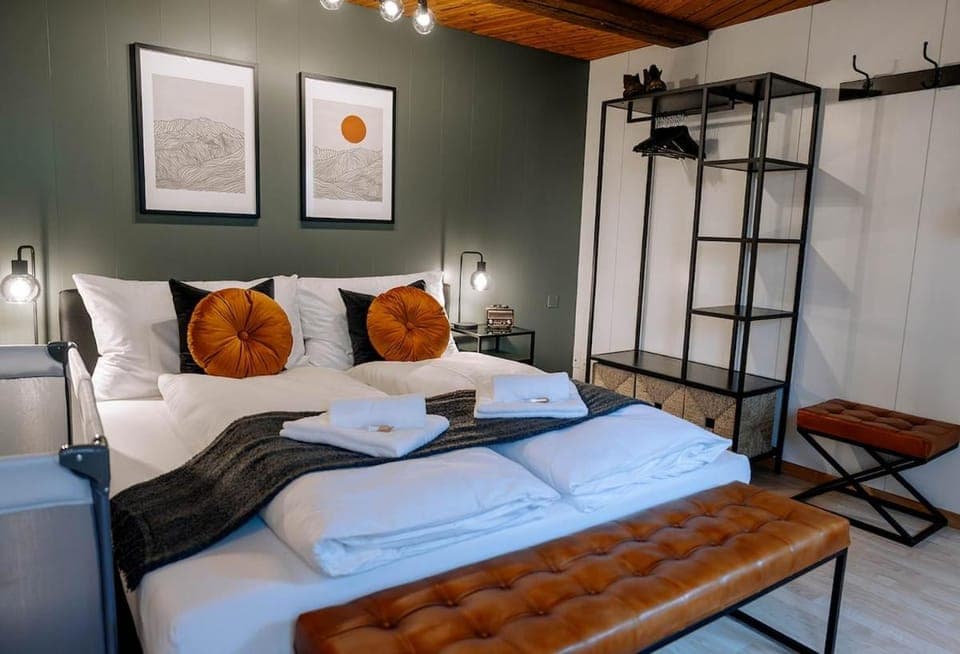 Bed, Photo of the whole room, Bedroom