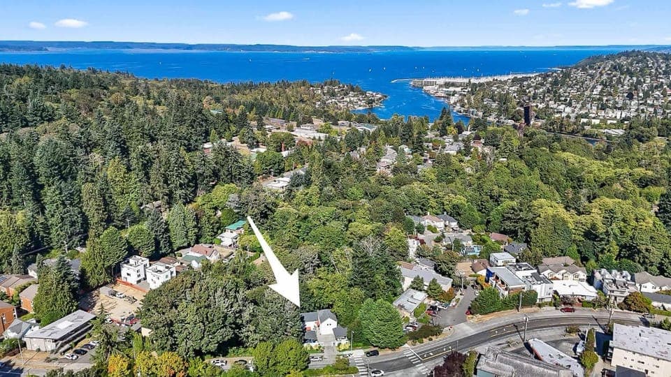 Property building, Nearby landmark, Bird's eye view, Sea view, Location