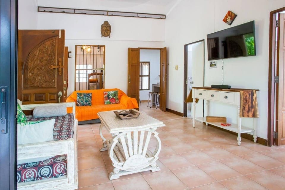 Communal lounge/ TV room, TV and multimedia, Living room