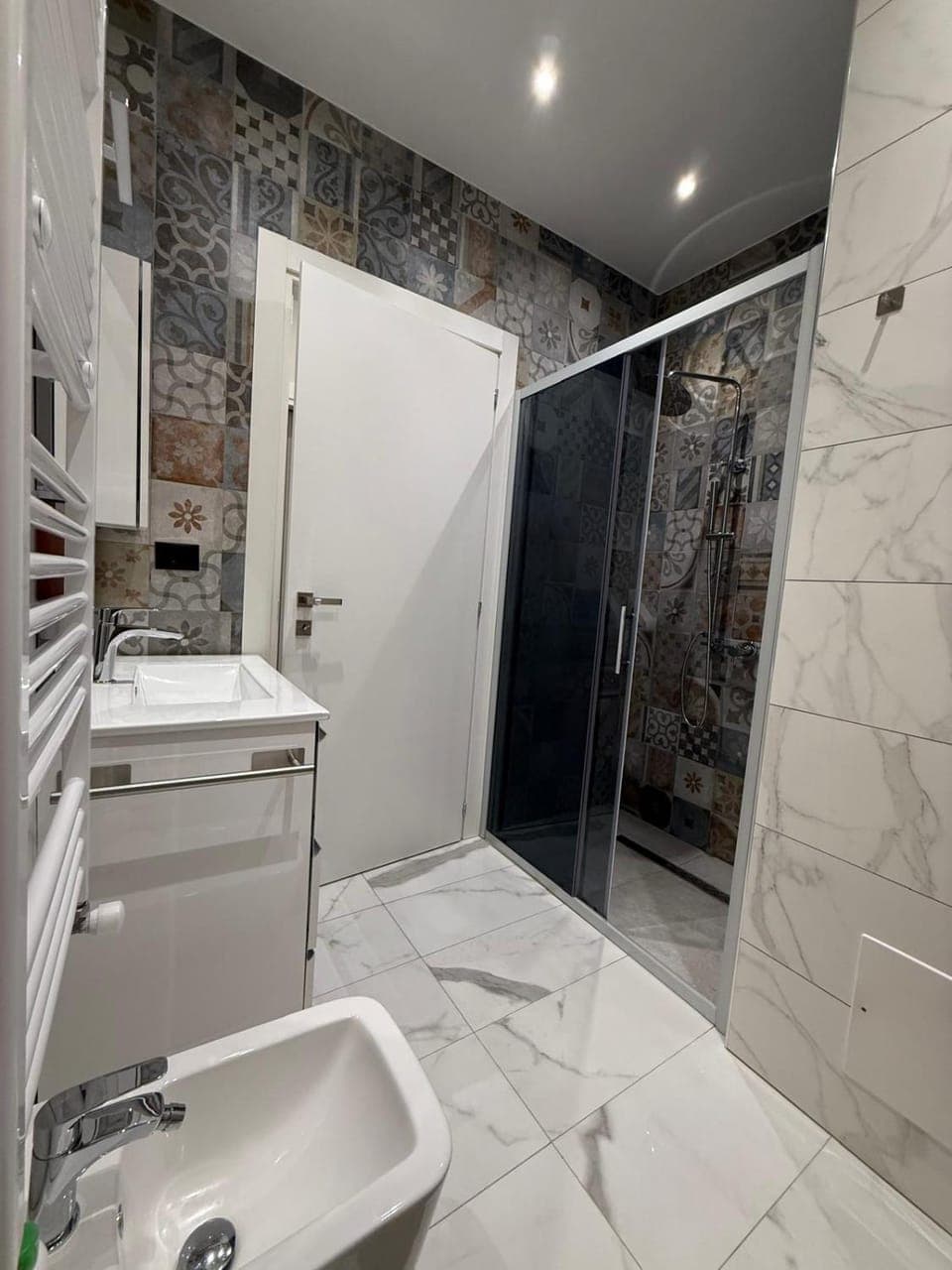 Shower, Toilet, Bathroom, Bath, towels