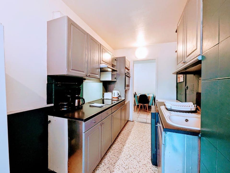 Kitchen or kitchenette, Dining area, stove, toaster