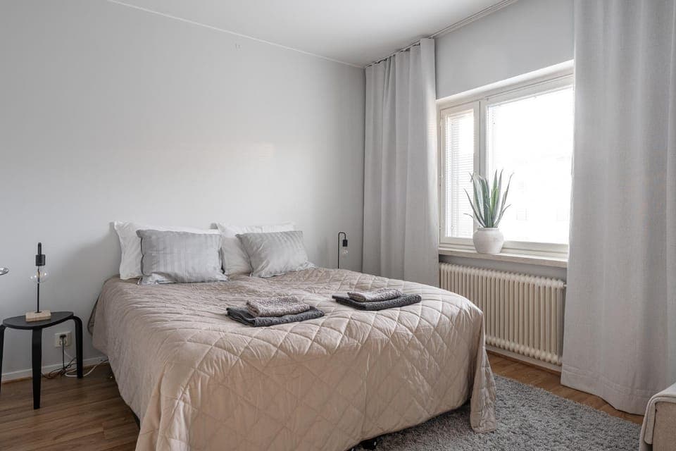 Bed, Photo of the whole room, Bedroom, internet, towels