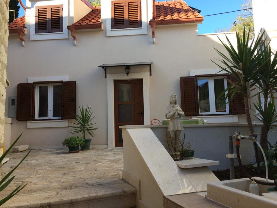 Property building, Facade/entrance