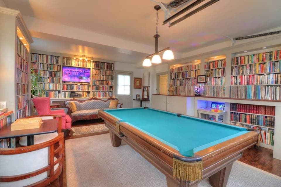 Historic 98 Fire Pit Game Room & Dog Friendly House in Geneva