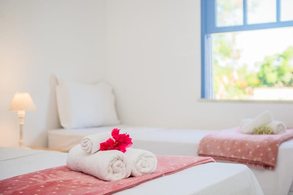Bed, Photo of the whole room, Decorative detail, Bedroom, towels