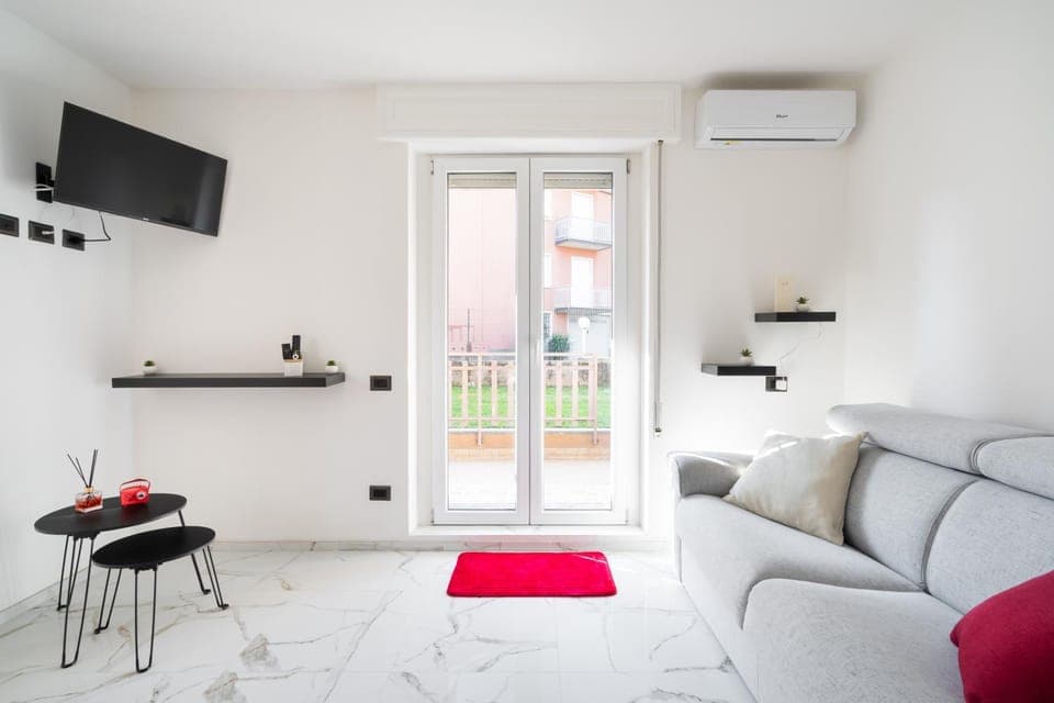 TV and multimedia, Living room, Seating area, Evening entertainment, air conditioner