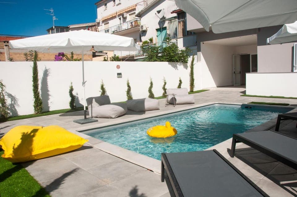 Day, View (from property/room), Living room, Pool view, Swimming pool, sunbed