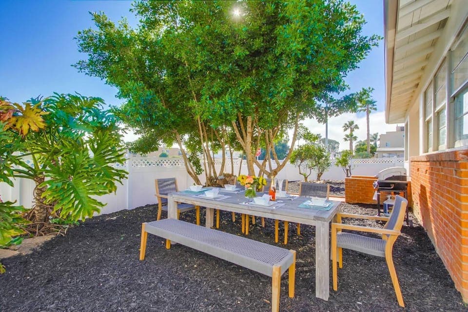 Property building, Neighbourhood, View (from property/room), Beach