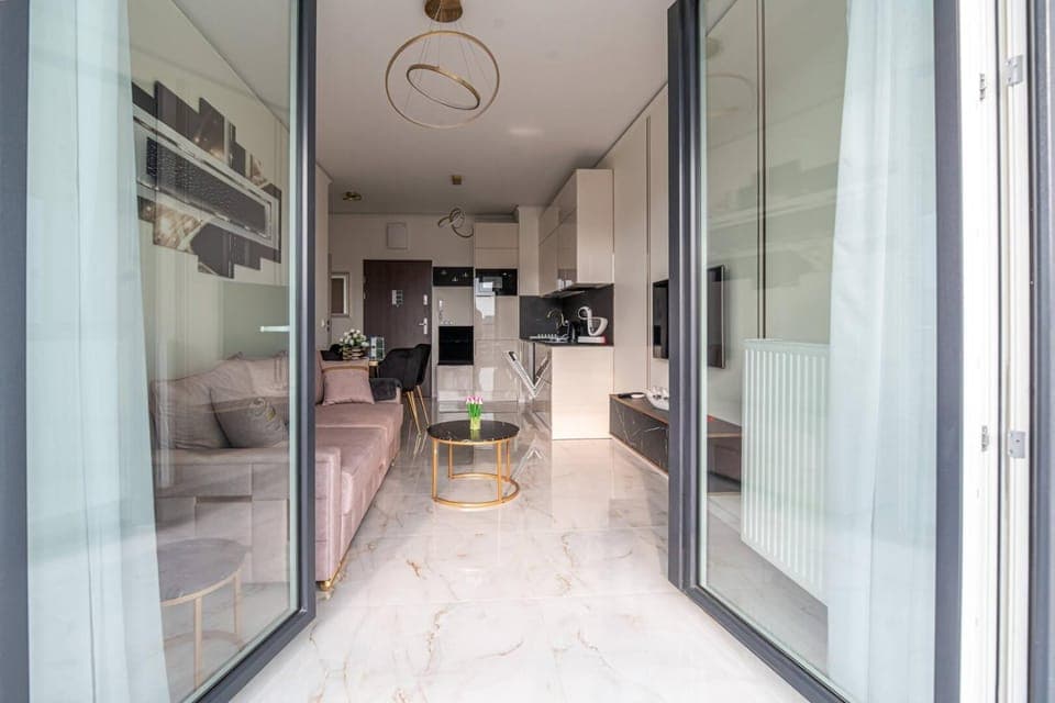 Communal lounge/ TV room, TV and multimedia, View (from property/room), Balcony/Terrace, Balcony/Terrace, Kitchen or kitchenette, Living room, Seating area, Evening entertainment