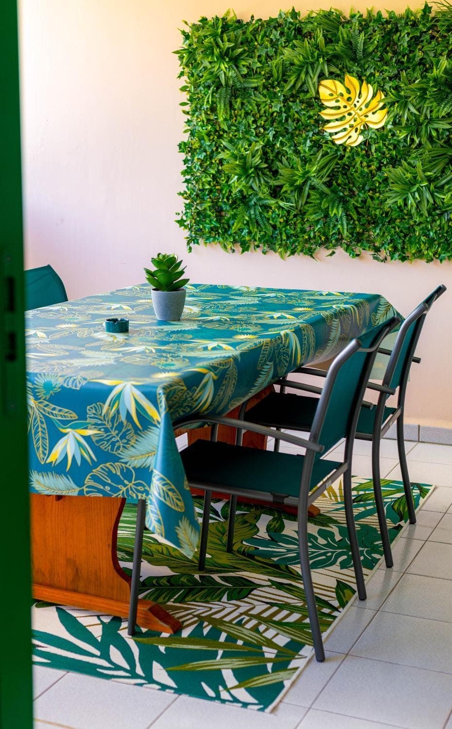 Patio, Dining area