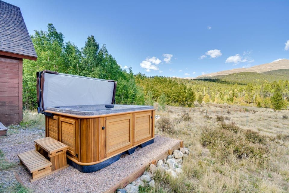 Hot Tub & Deck: Cabin Near Dtwn Alma & Breck Cabin in Alma