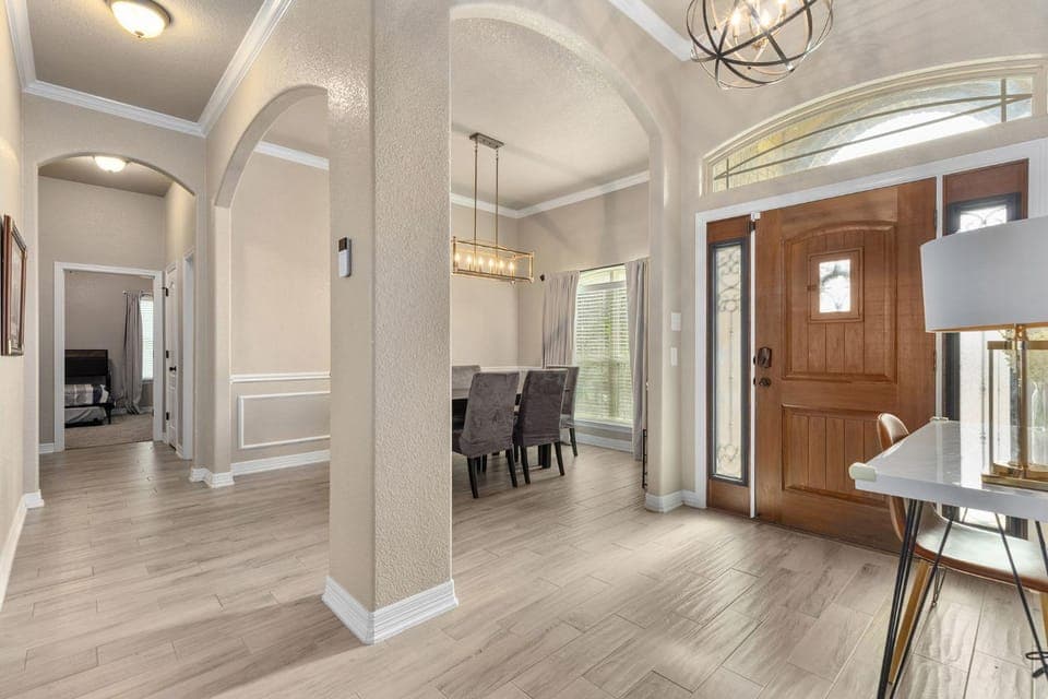 TV and multimedia, Living room, Seating area, Dining area, air conditioner