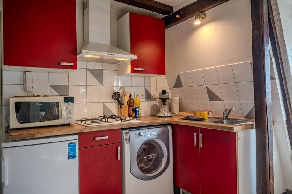 Kitchen or kitchenette