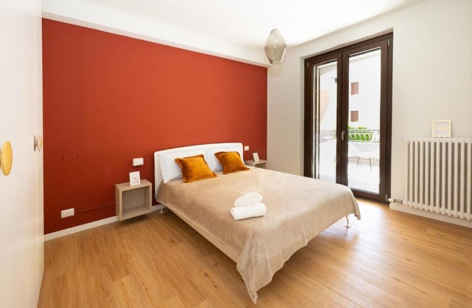 Bed, Photo of the whole room, Bedroom, internet, towels