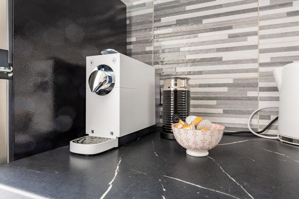 Coffee/tea facilities, Kitchen or kitchenette, Food and drinks, toaster