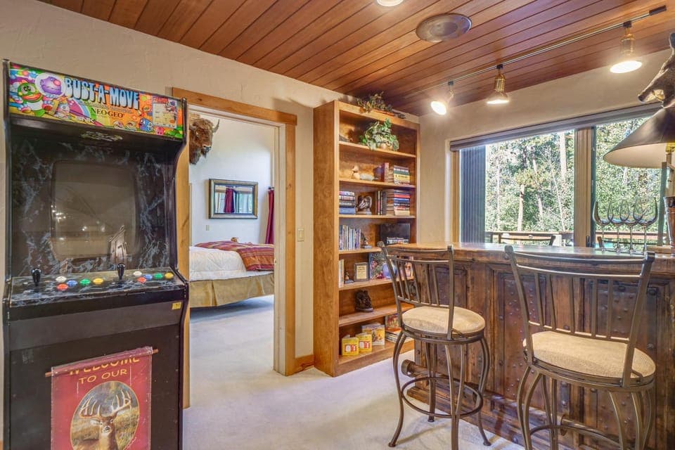 Steps to Ski Shuttle Breckenridge Home with Hot Tub House in Breckenridge
