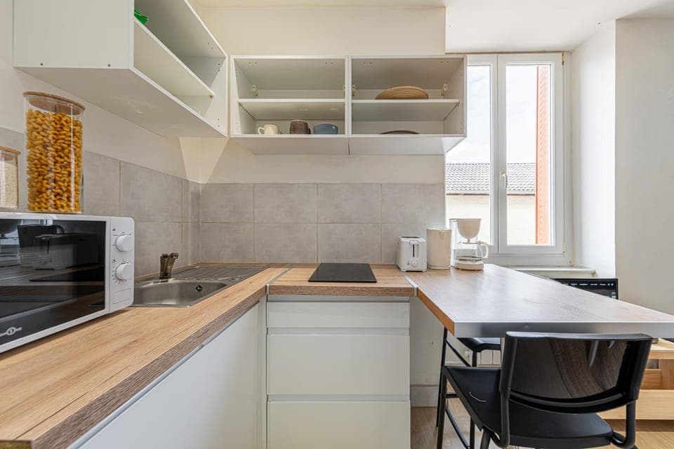 Kitchen or kitchenette