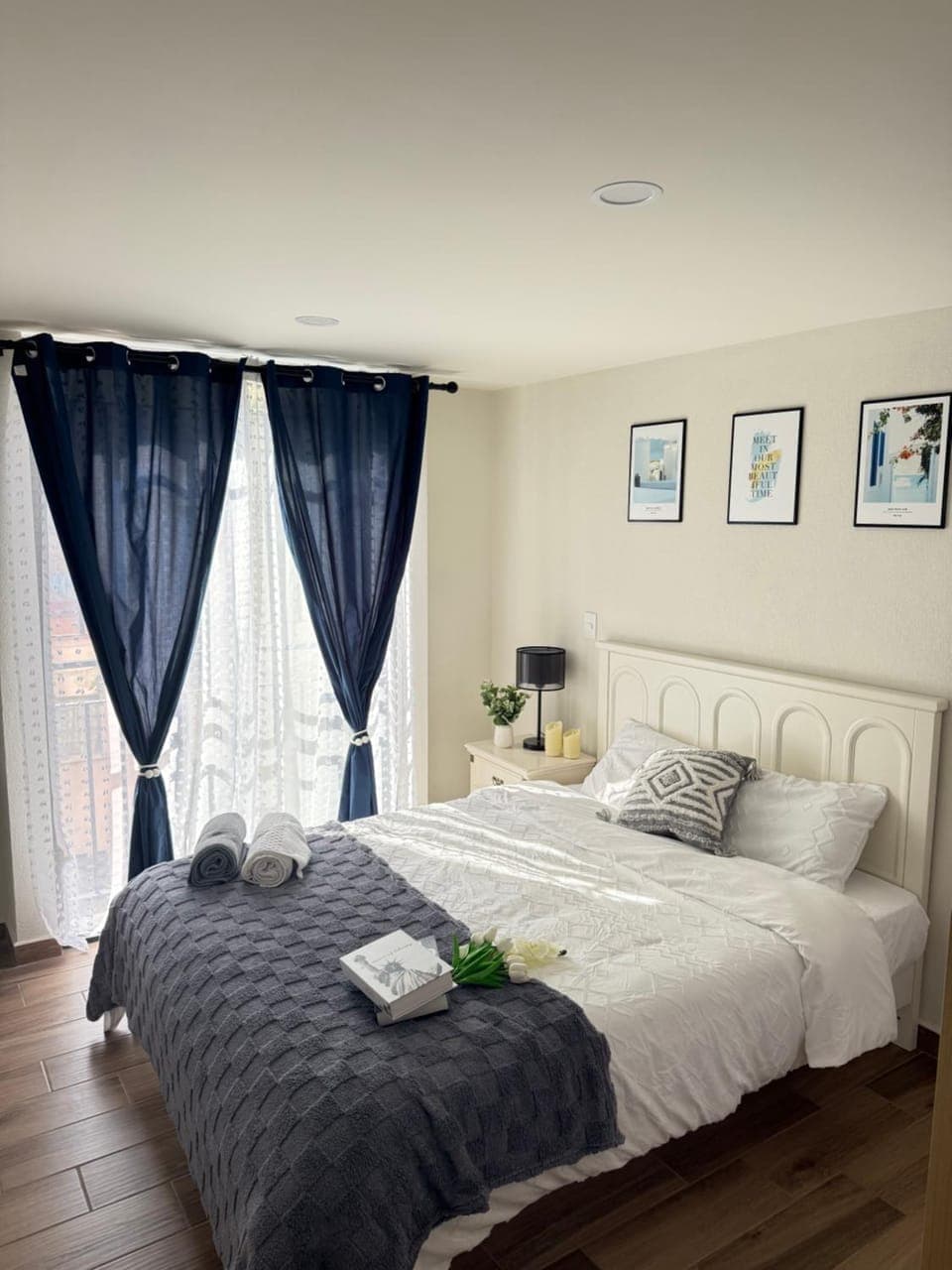 Bed, TV and multimedia, Photo of the whole room, Bedroom, hair dryier, towels