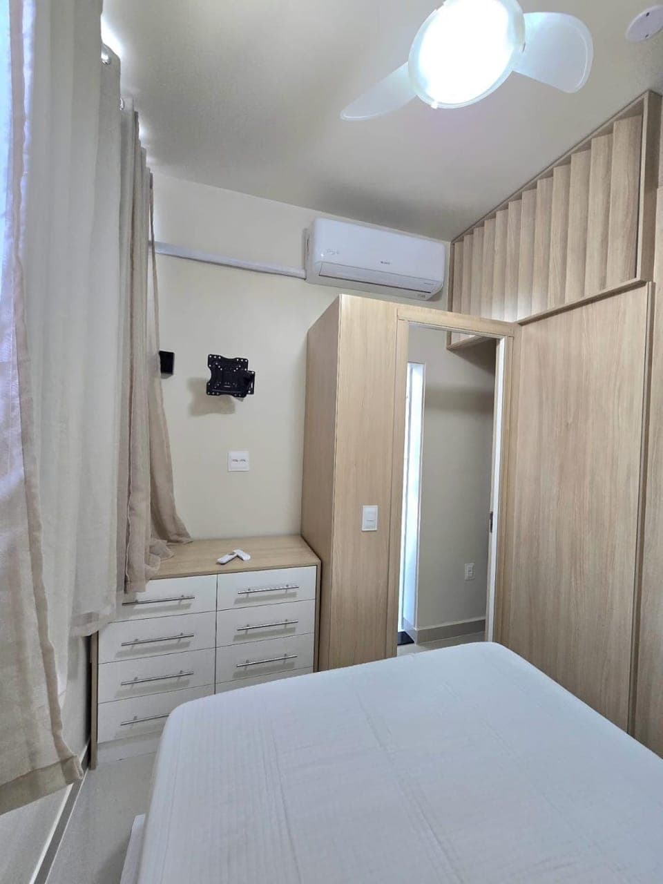 Bedroom, air conditioner