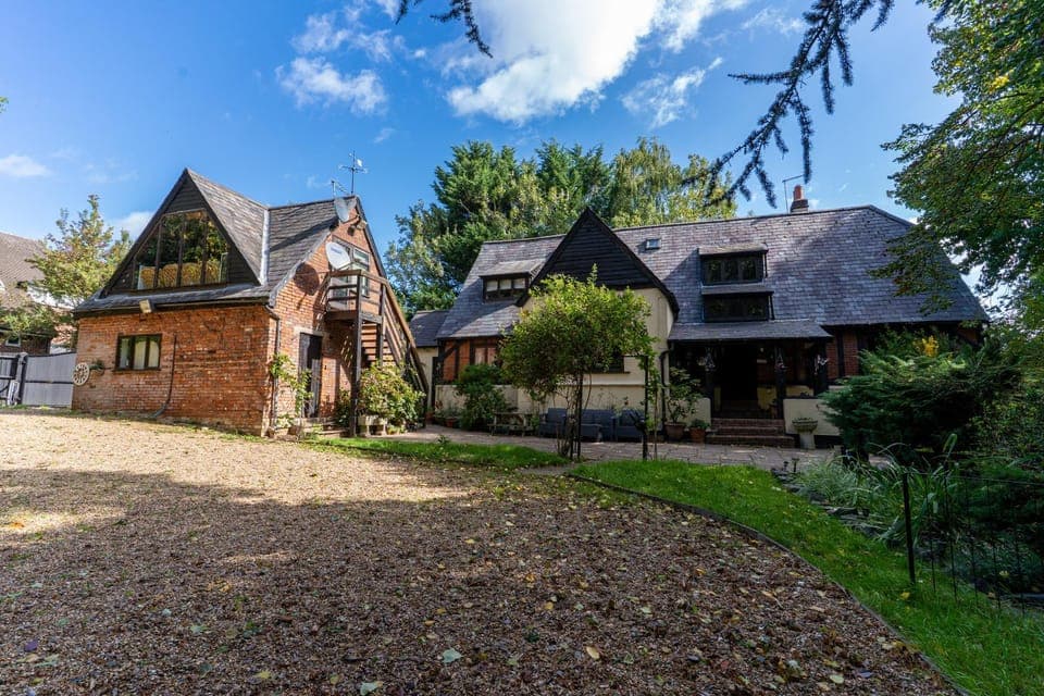 Property building, Day, Garden, Garden view
