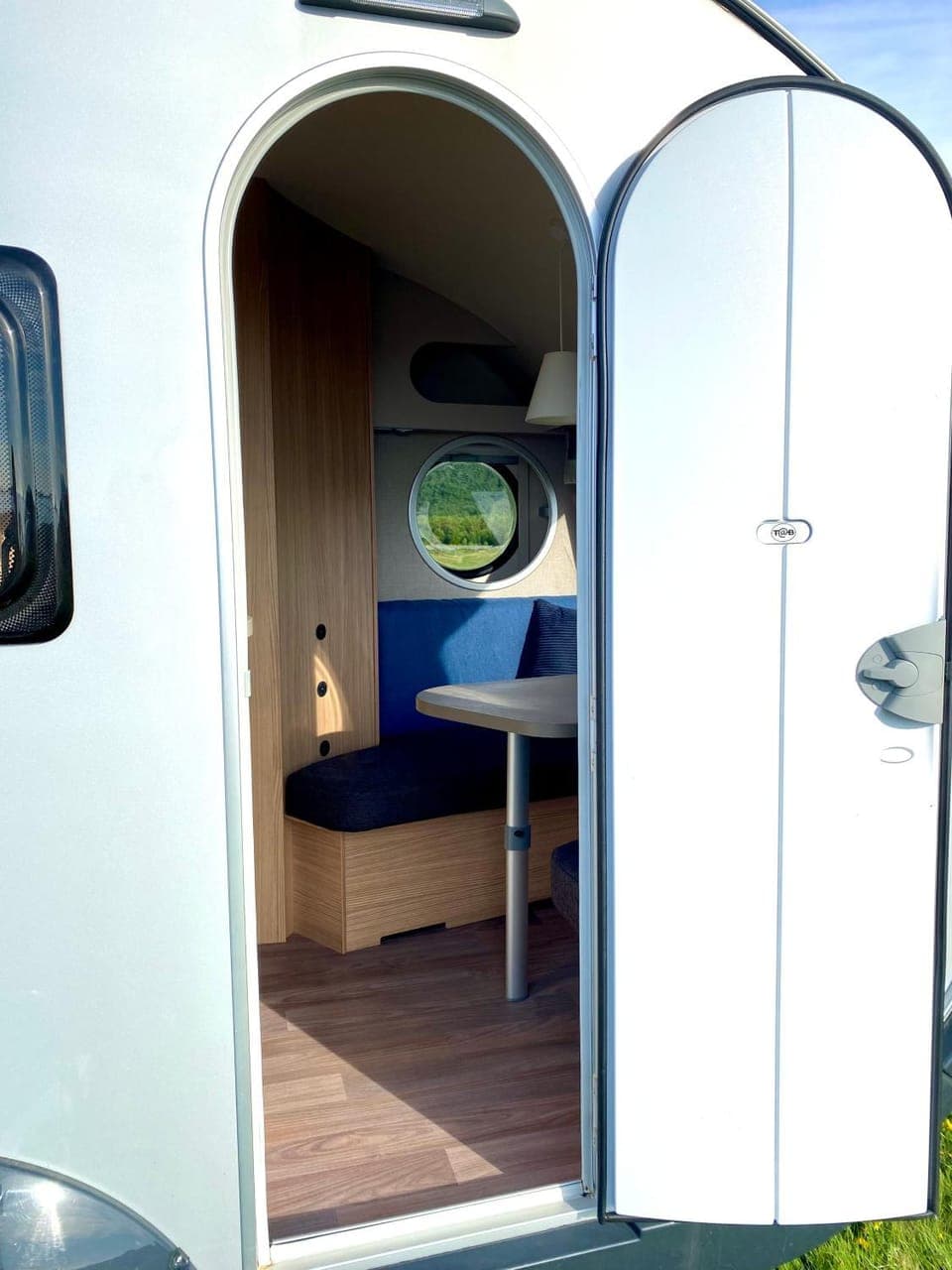 Enkel, romslig og smart campingvogn Campground/ 
RV Resort in Lofoten