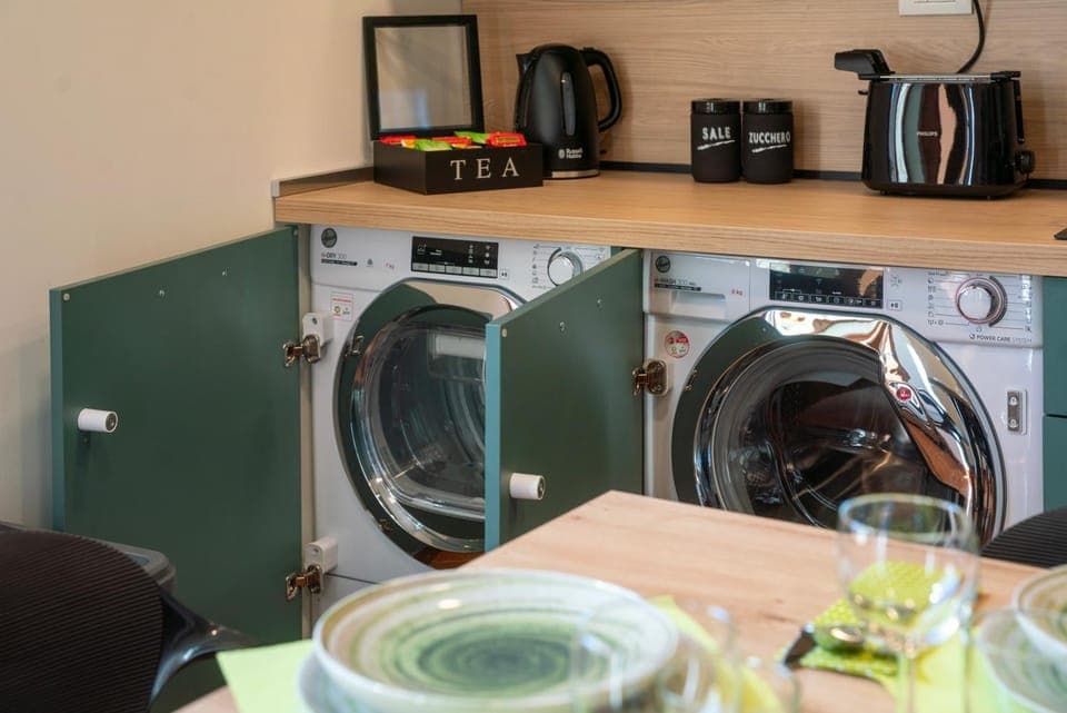 Coffee/tea facilities, Kitchen or kitchenette, toaster, washing machine, dryer