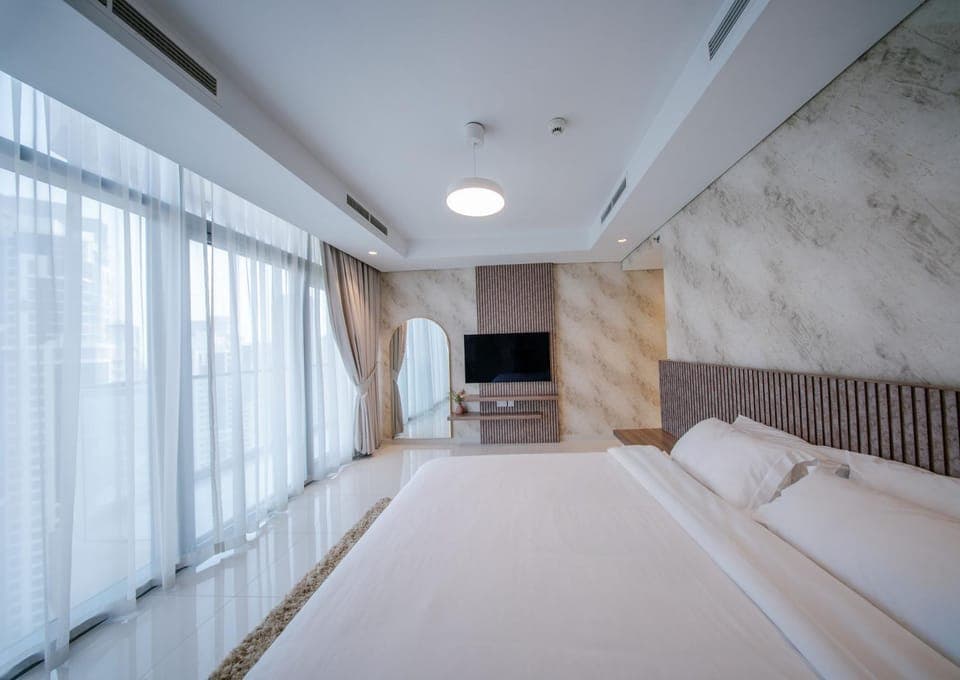 Photo of the whole room, Bedroom