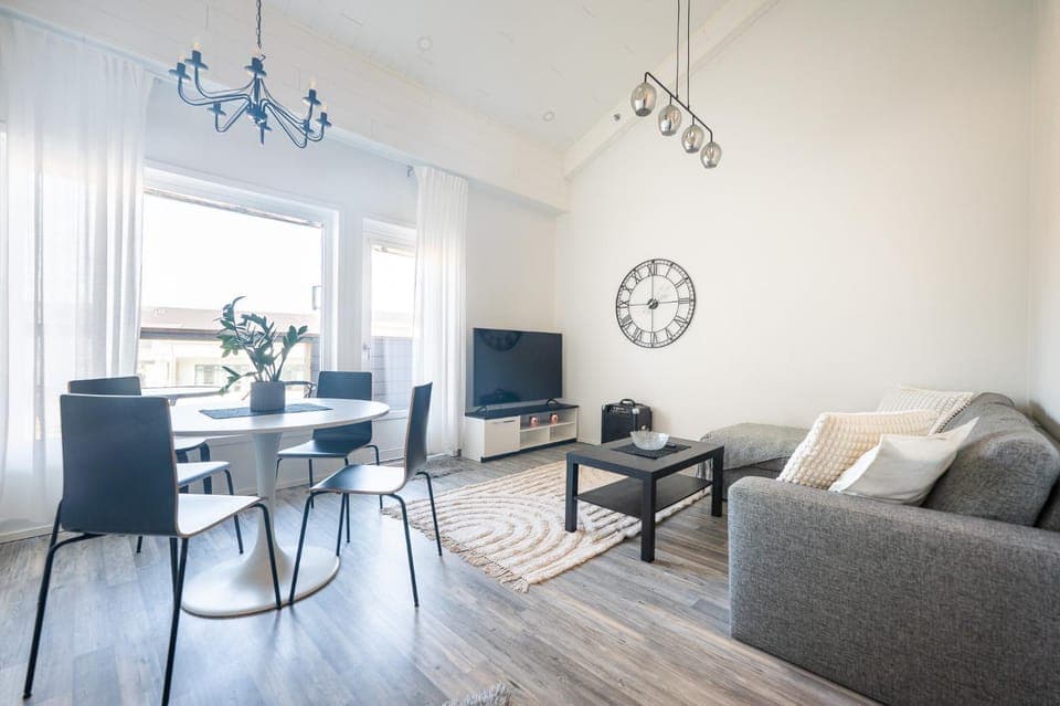 TV and multimedia, Living room, Seating area, Dining area, Evening entertainment