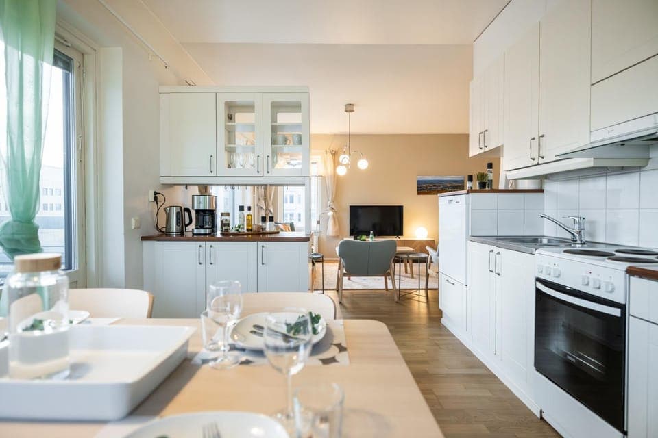 Coffee/tea facilities, Kitchen or kitchenette, Dining area, dishwasher, oven, stove, toaster