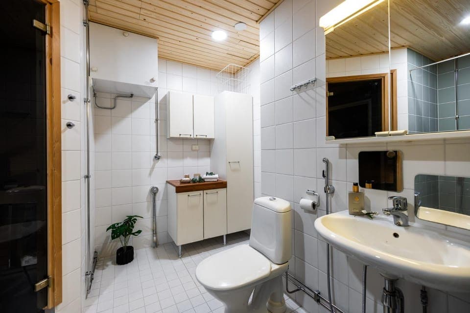 Toilet, Sauna, Bathroom, towels