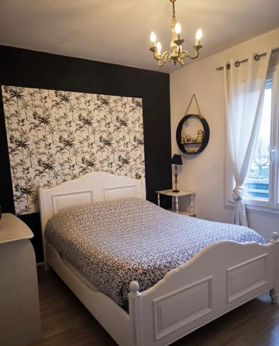 Bed, Photo of the whole room, Bedroom