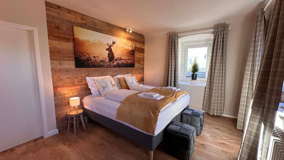 Bed, Photo of the whole room, Bedroom, towels