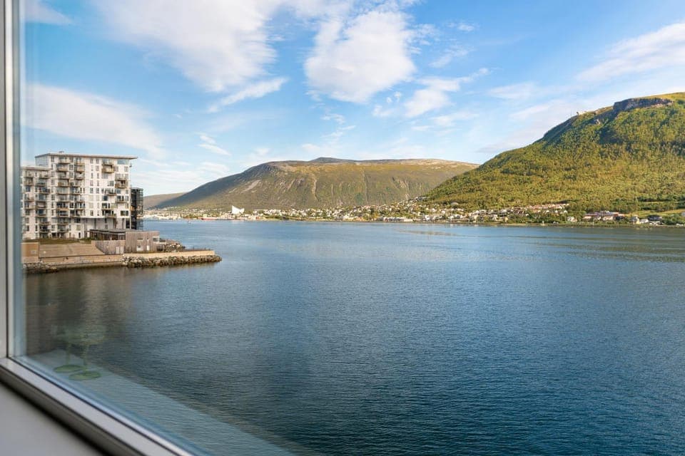 Mountain view, Sea view