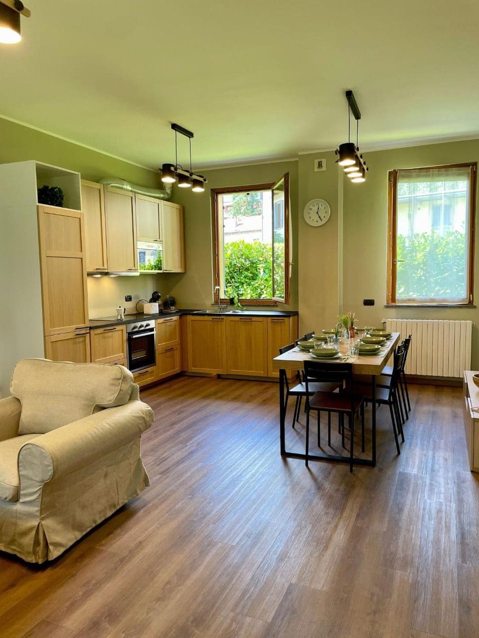 Kitchen or kitchenette, Living room, Seating area, Dining area, oven, stove