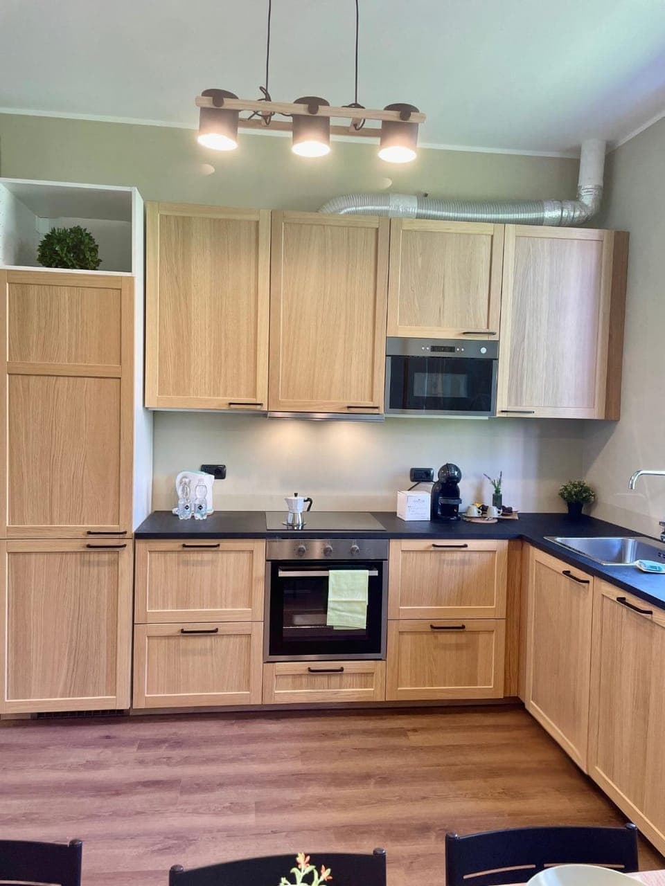 Coffee/tea facilities, Kitchen or kitchenette, dishwasher, stove