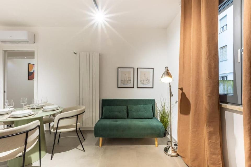 Living room, Seating area, Dining area, air conditioner