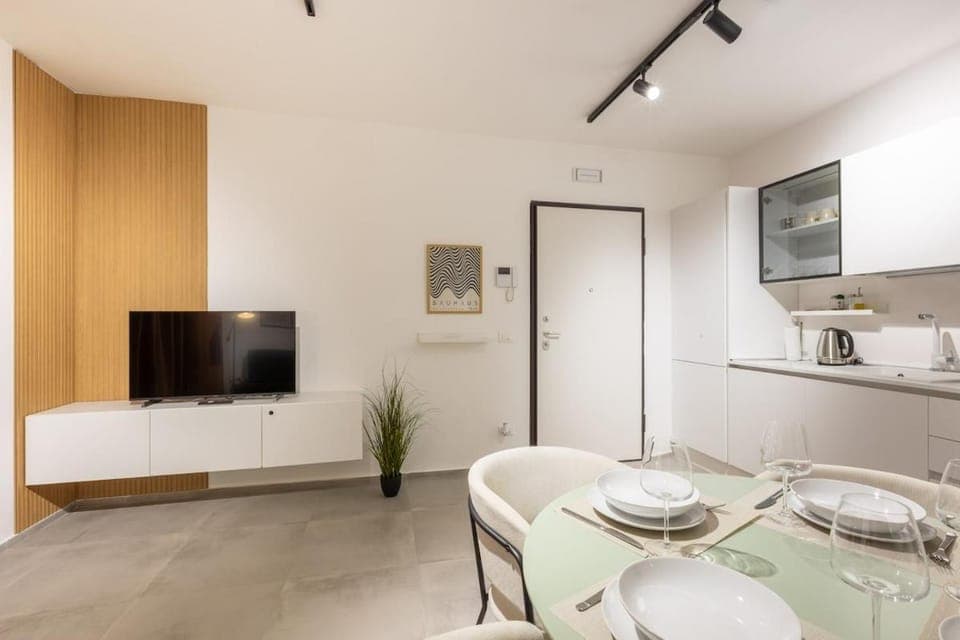 TV and multimedia, Kitchen or kitchenette, Dining area, minibar, oven