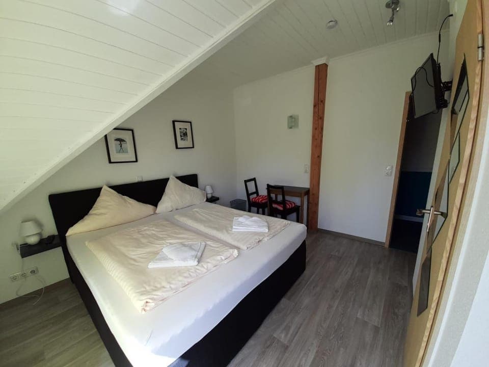 Bed, Photo of the whole room