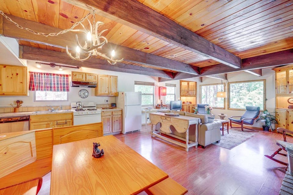 Hike, Ski & Explore Big Bear Lake: Cabin w/ Deck! Cabin in Big Bear