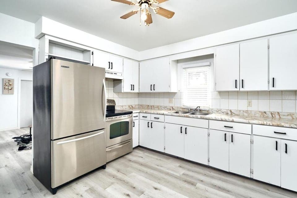 Centrally located 3BDRM home in CityCore! Apartment in Windsor