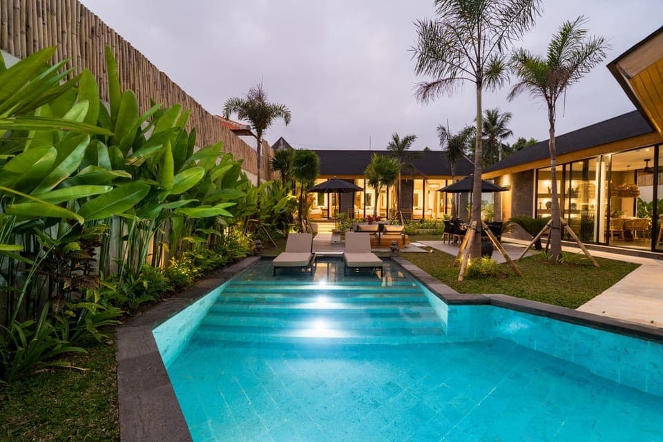 Garden view, Pool view, Swimming pool, sunbed