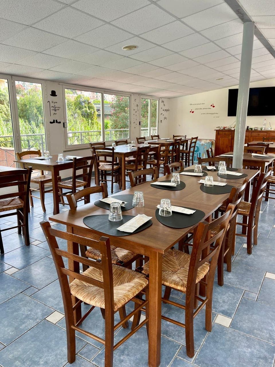 Restaurant/places to eat, Restaurant/places to eat