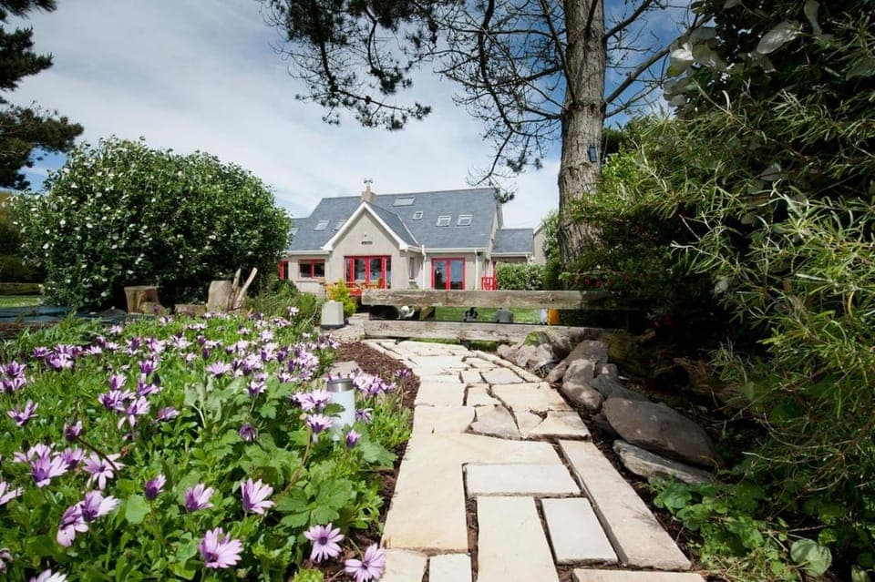 Property building, Spring, Day, Natural landscape, Garden, Garden view