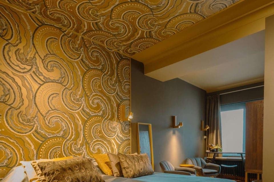 Bed, Seating area, Bedroom