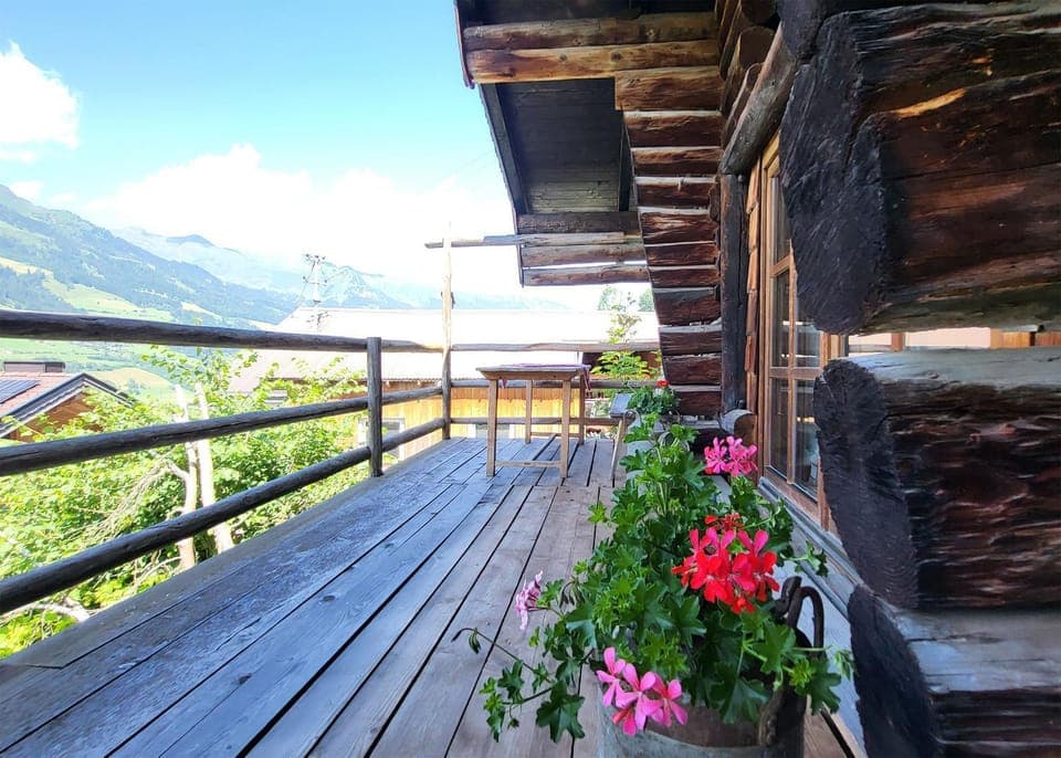 Spring, Day, Natural landscape, Garden, View (from property/room), Balcony/Terrace, Mountain view