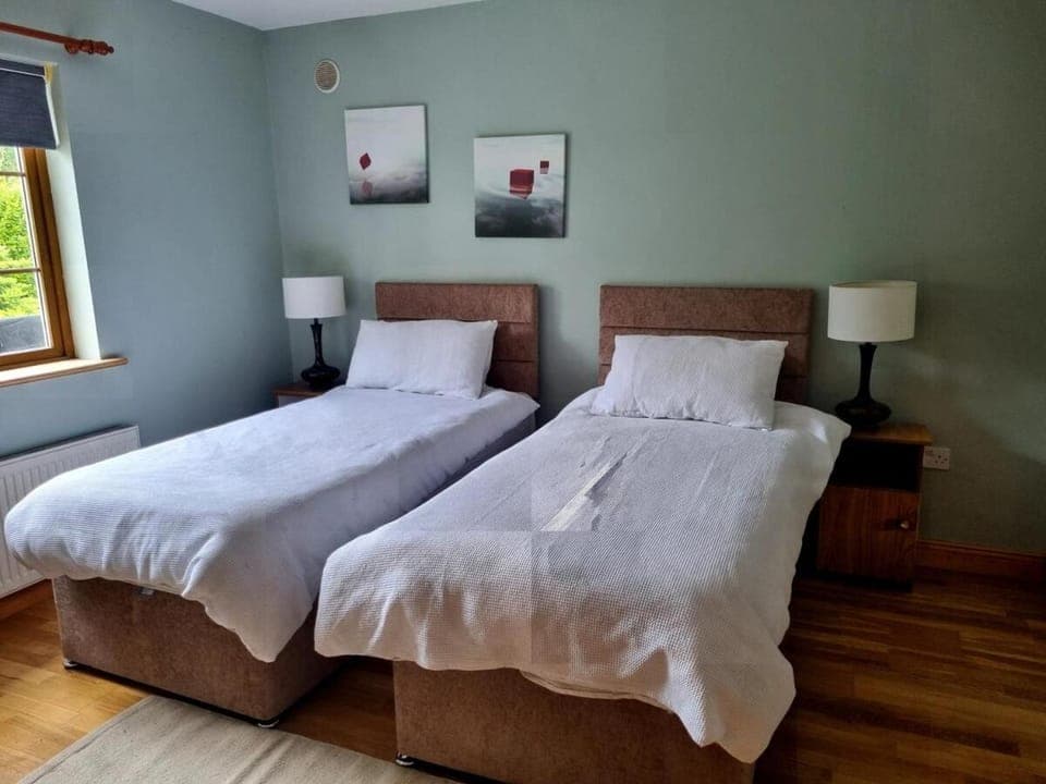 A spacious 4-Bed home beside the beach House in Ireland