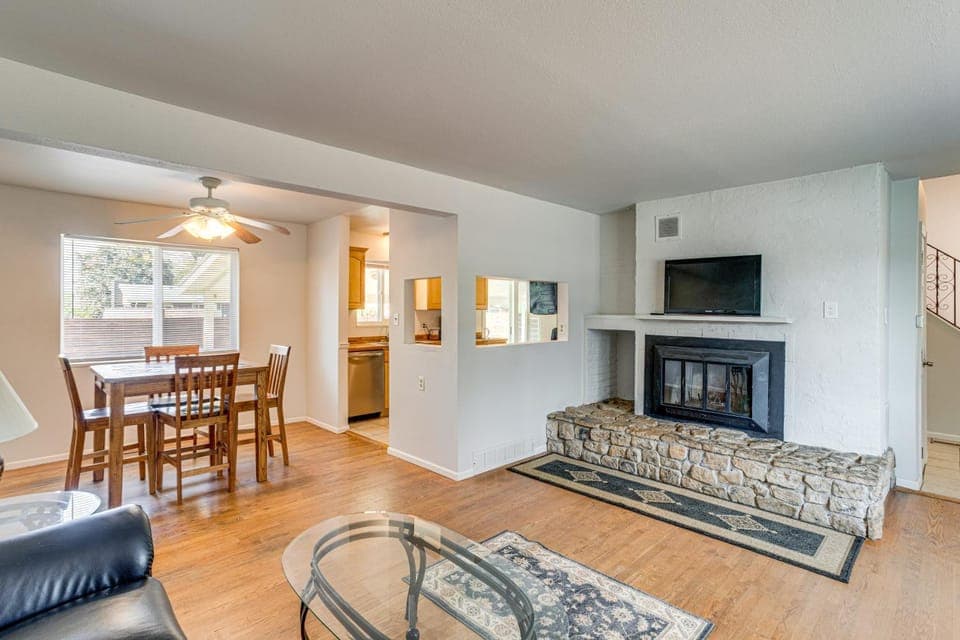 2 Mi to Hospitals Home with Private Yard in Aurora House in Aurora