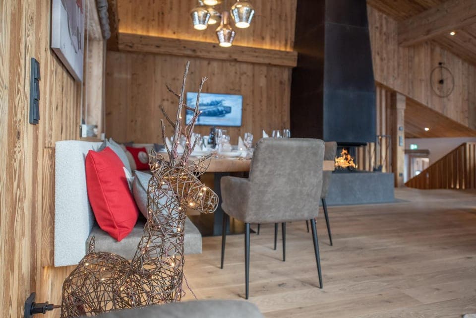 Seating area, Dining area