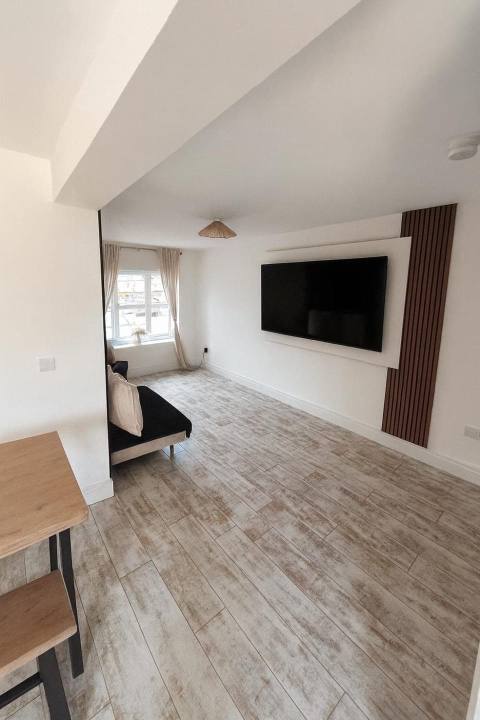 Communal lounge/ TV room, TV and multimedia, Living room, Seating area, Evening entertainment