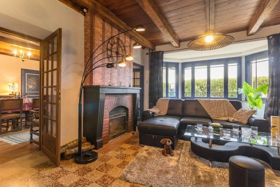 TV and multimedia, Living room, Seating area, fireplace, fireplace, internet, internet, air conditioner, air conditioner